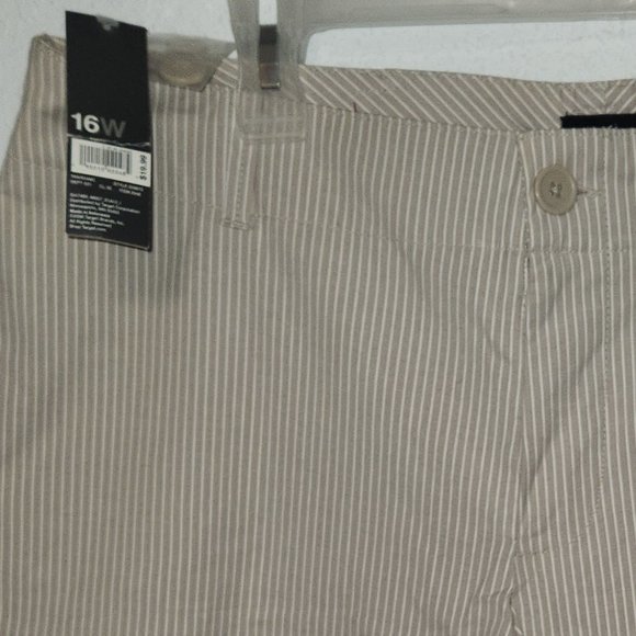 Mossino Ladie's stretch shorts, in size 16W NWT - Picture 4 of 12